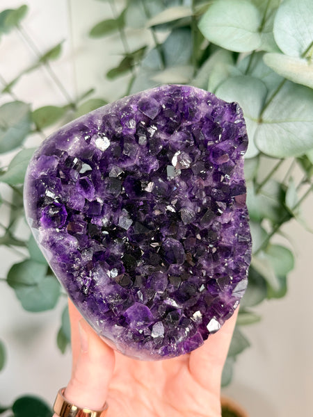 Grape Jelly Amethyst w/ Stand - 130
