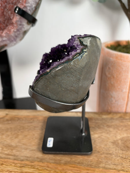 Uruguayan Amethyst w Stand - 150A